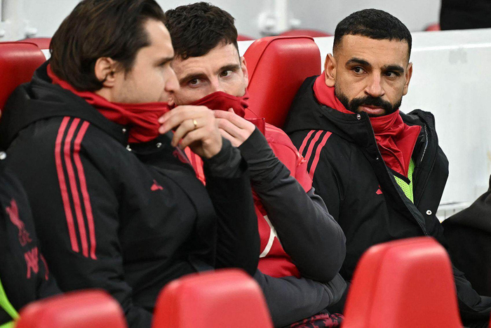 萨拉赫（右一）在利物浦肯不肯接受时不时打替补的角色？