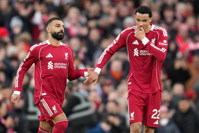 英超联赛第16轮继续进行，卫冕冠军利物浦坐镇安菲尔德球场2-0战胜布莱顿